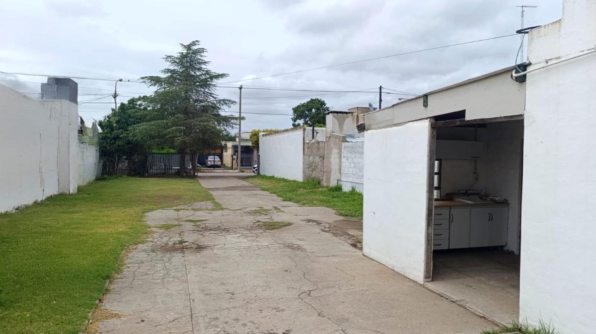SE VENDE GALPON EN ARROYITO