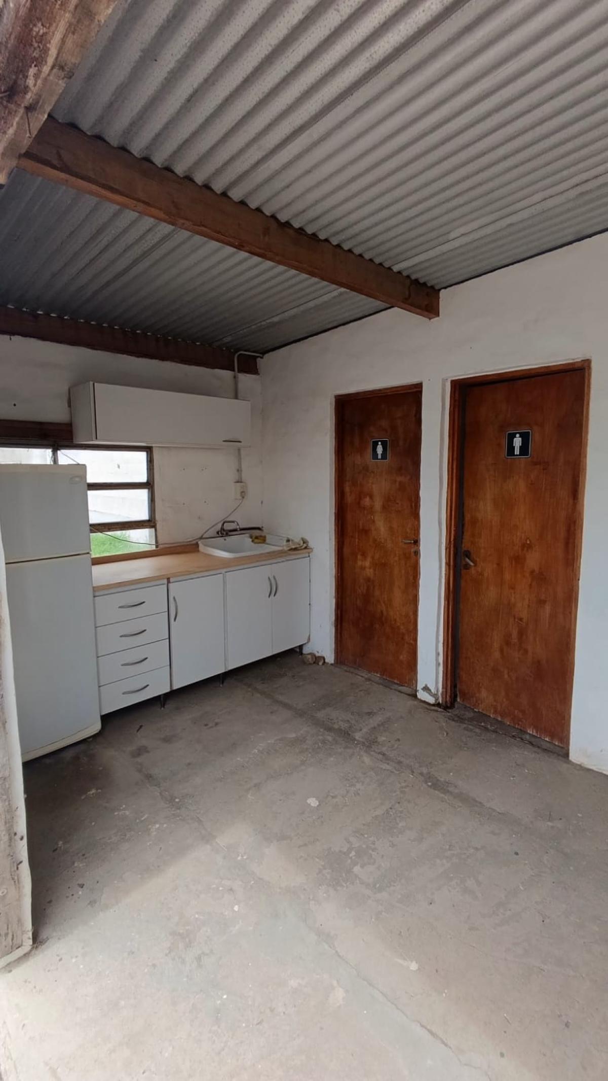 SE VENDE GALPON EN ARROYITO