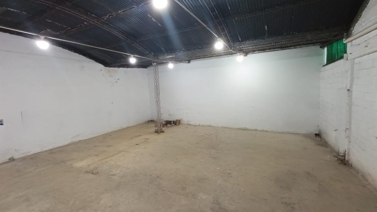 SE VENDE GALPON EN ARROYITO