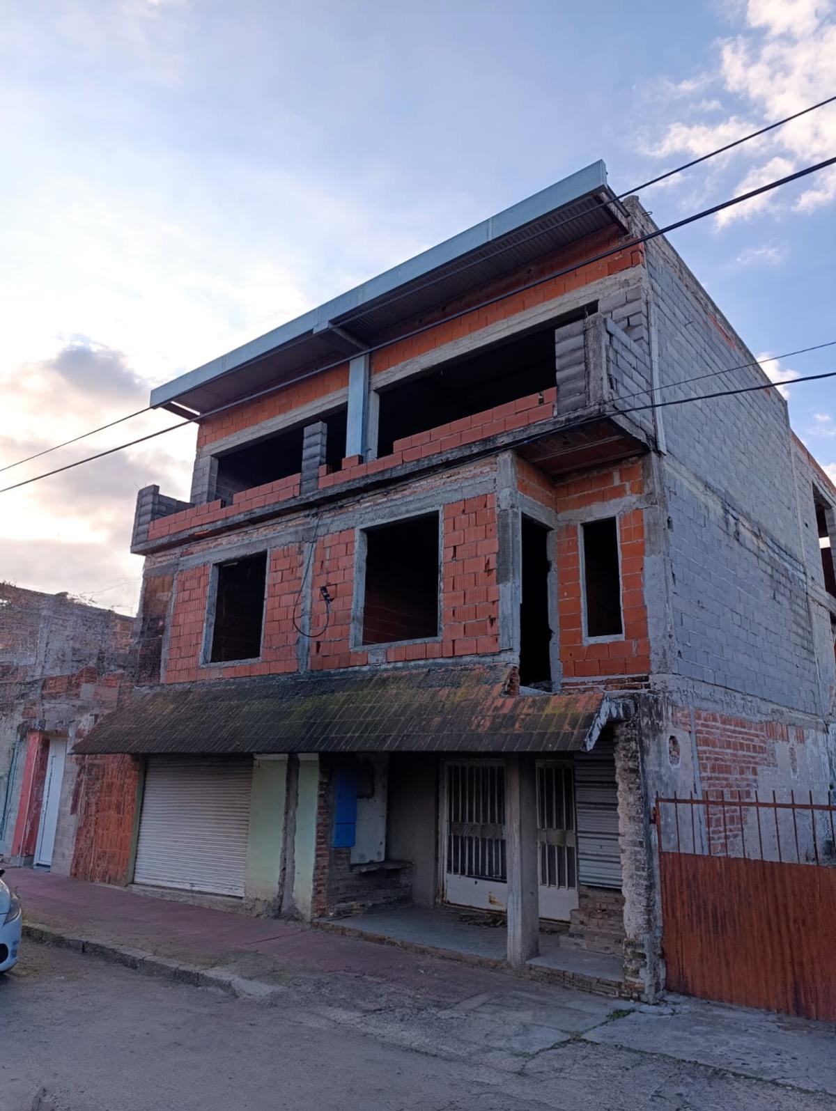 SE VENDE EDIFICIO A TERMINAR EN ARROYITO