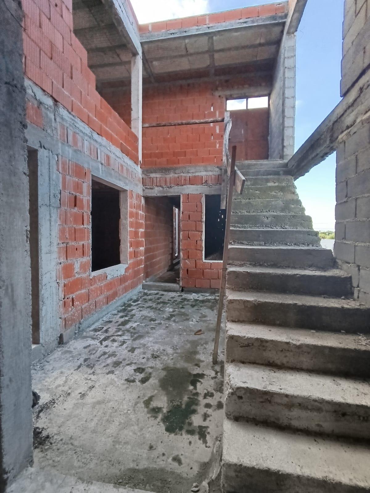 SE VENDE EDIFICIO A TERMINAR EN ARROYITO