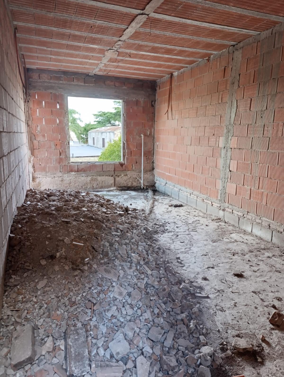 SE VENDE EDIFICIO A TERMINAR EN ARROYITO