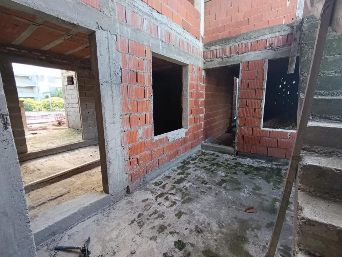 SE VENDE EDIFICIO A TERMINAR EN ARROYITO