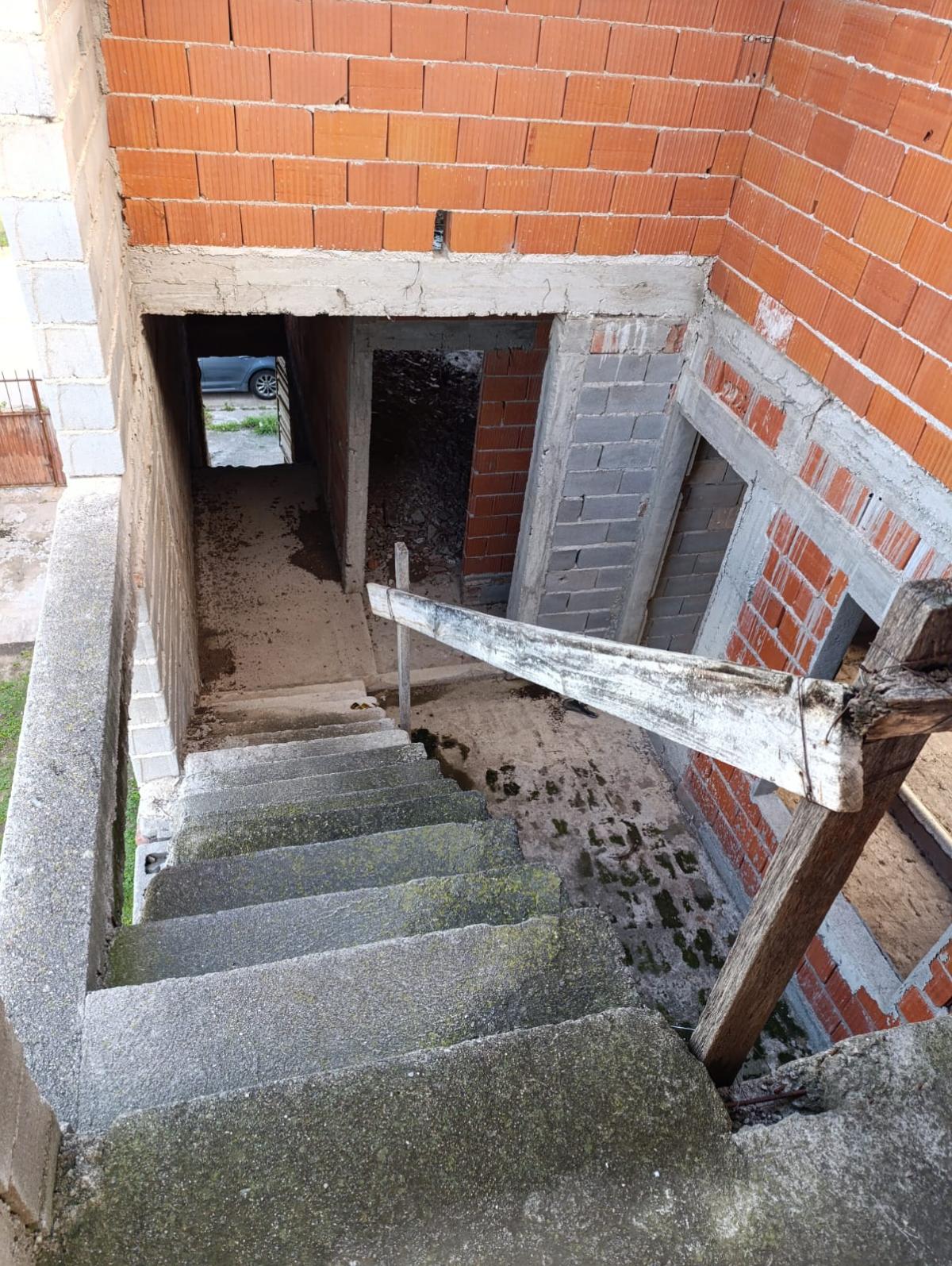 SE VENDE EDIFICIO A TERMINAR EN ARROYITO