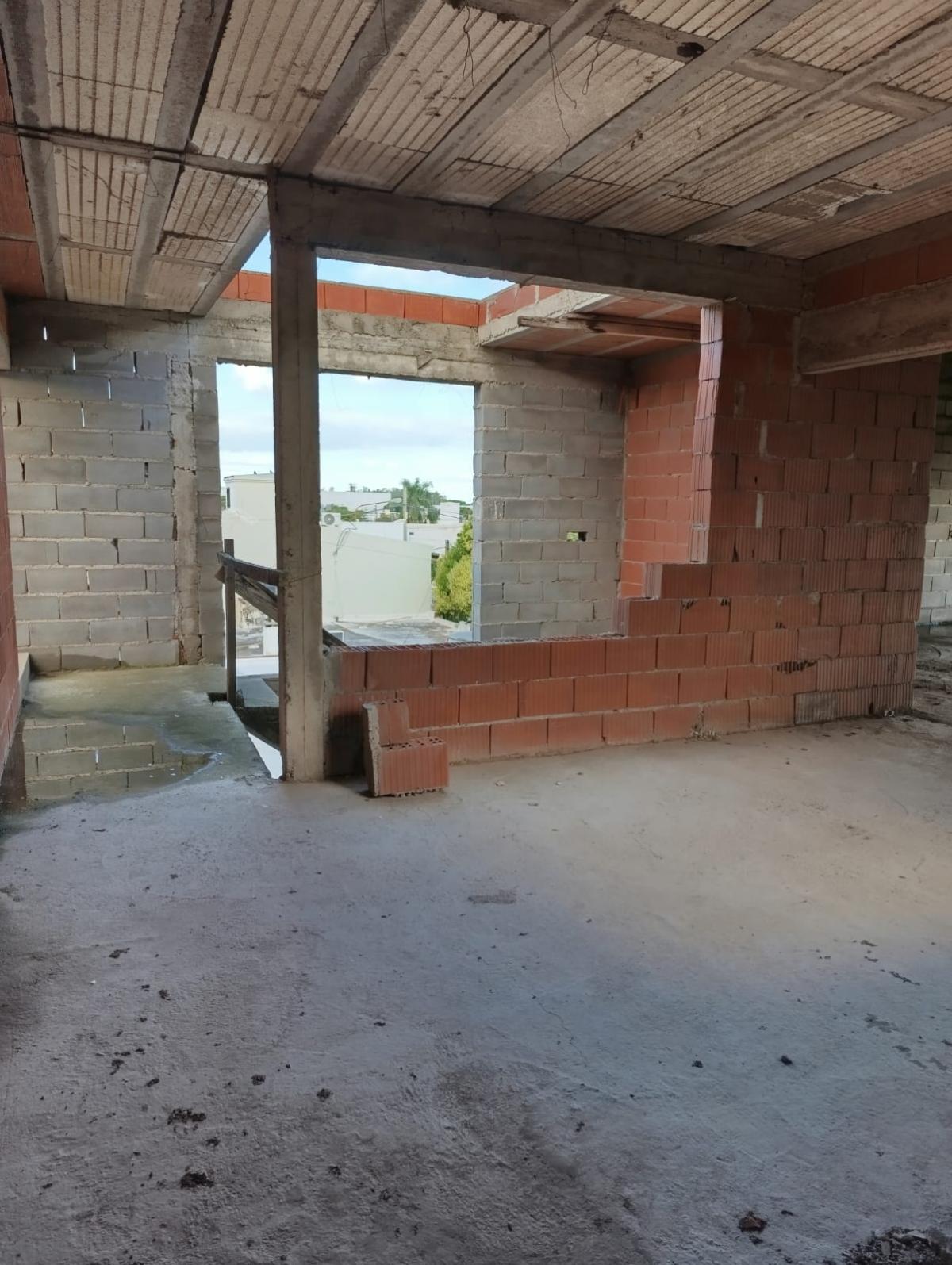 SE VENDE EDIFICIO A TERMINAR EN ARROYITO