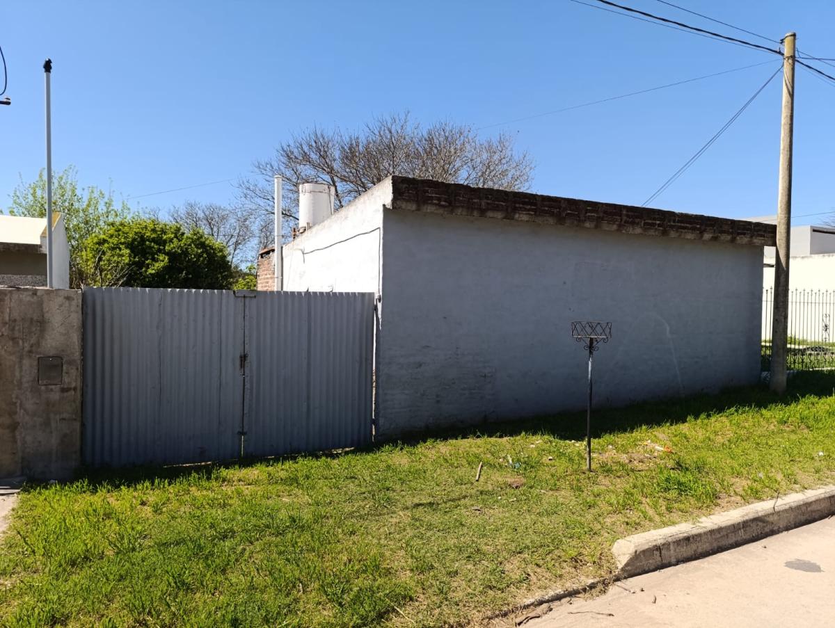 CASA A RECICLAR + TERRENO 499M2  EN VENTA - ZONA NORTE