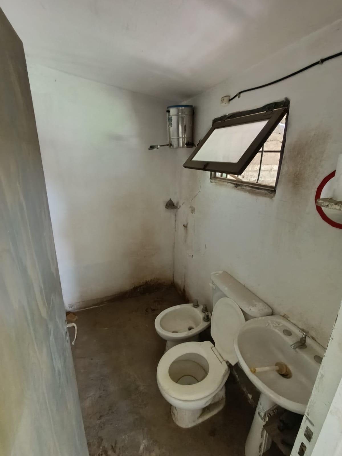 CASA A RECICLAR + TERRENO 499M2  EN VENTA - ZONA NORTE