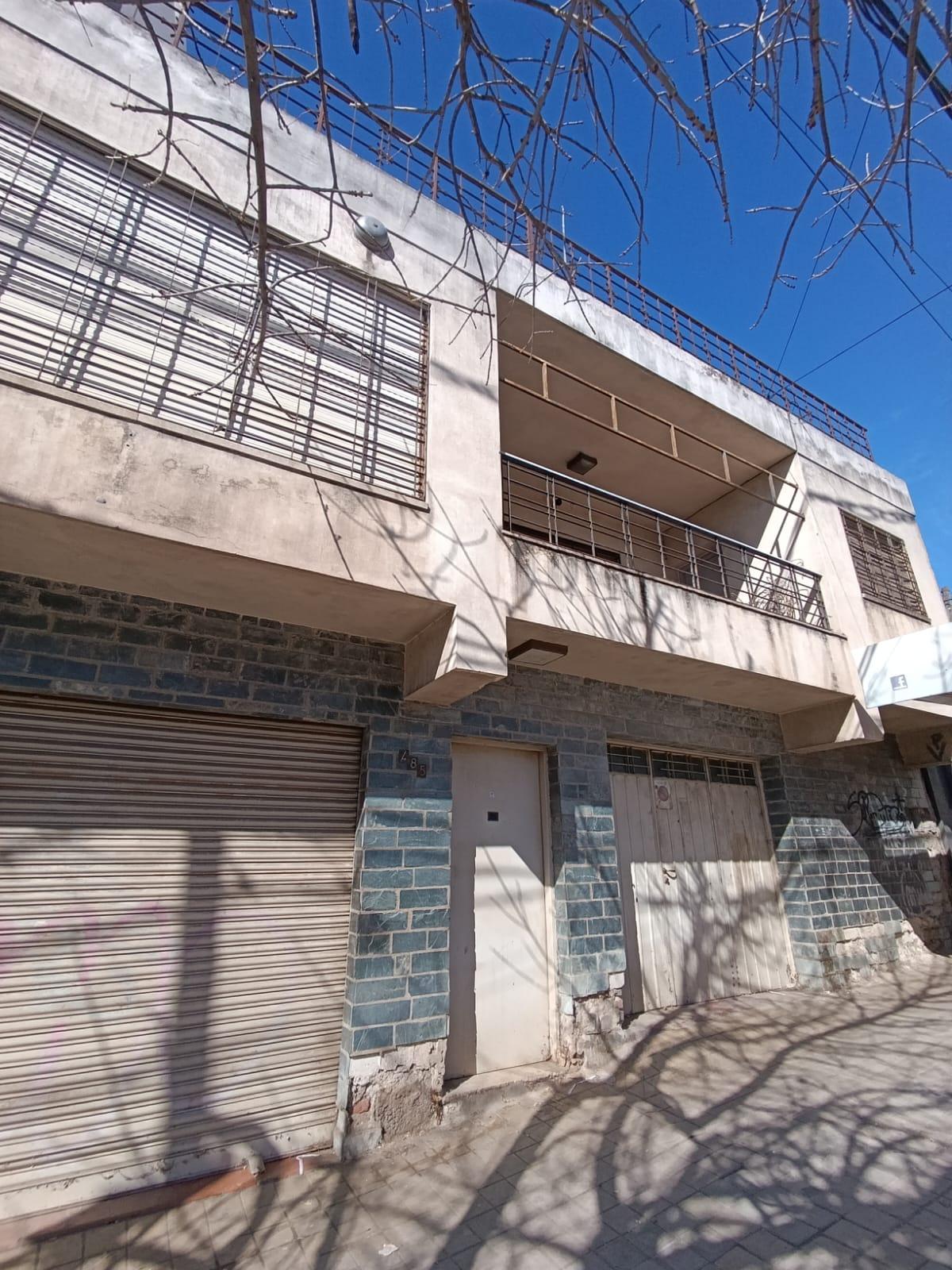 SE VENDE CASA DOS PISOS + LOCAL COMERCIAL EN CORDOBA CAPITAL