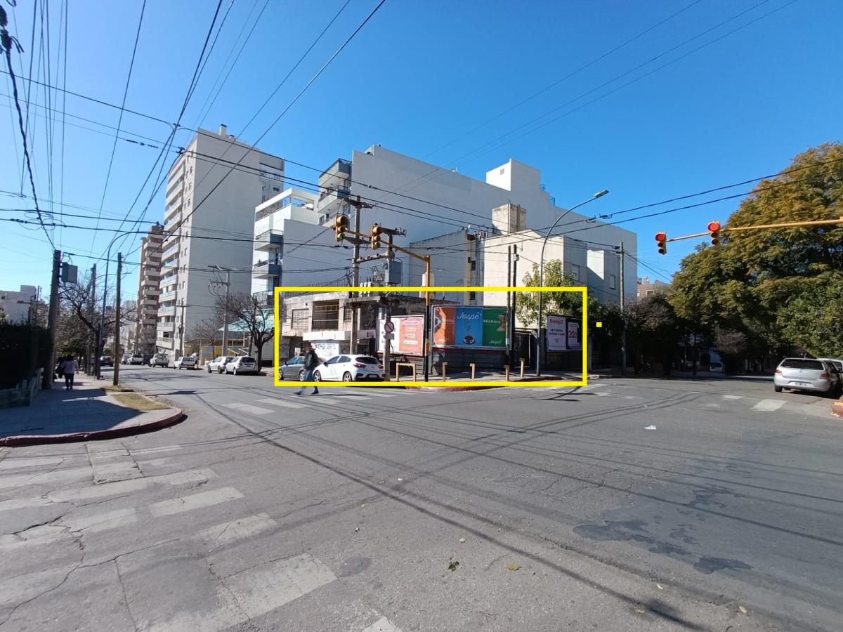 SE VENDE CASA DOS PISOS + LOCAL COMERCIAL EN CORDOBA CAPITAL