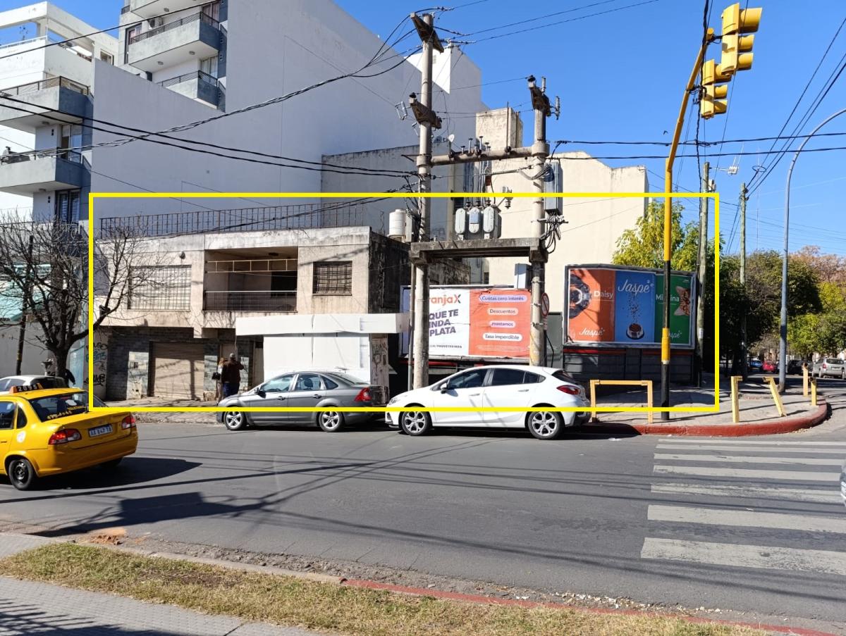 SE VENDE CASA DOS PISOS + LOCAL COMERCIAL EN CORDOBA CAPITAL