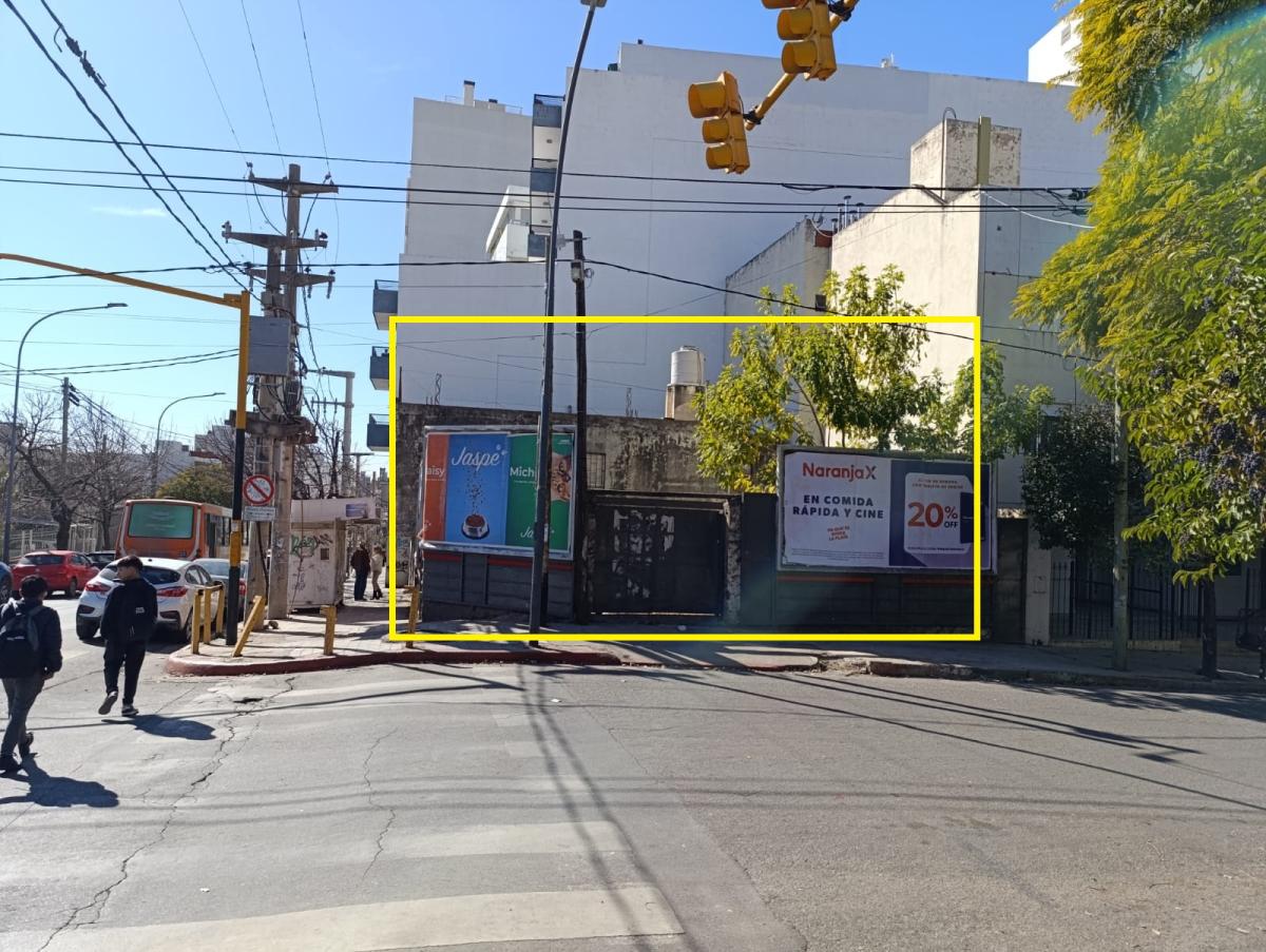 SE VENDE CASA DOS PISOS + LOCAL COMERCIAL EN CORDOBA CAPITAL