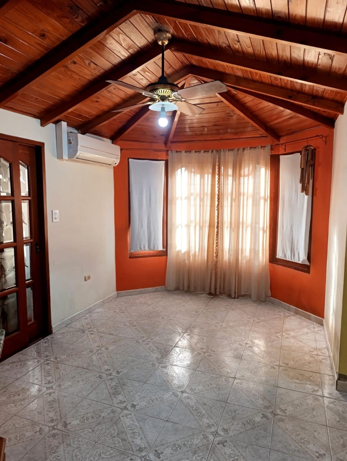 SE VENDE CASA EN ARROYITO