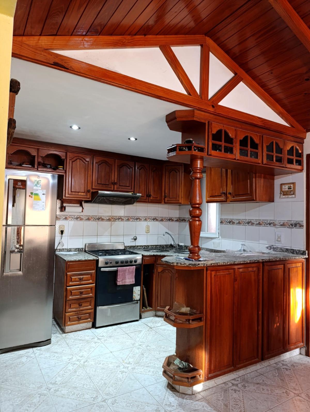 SE VENDE CASA EN ARROYITO