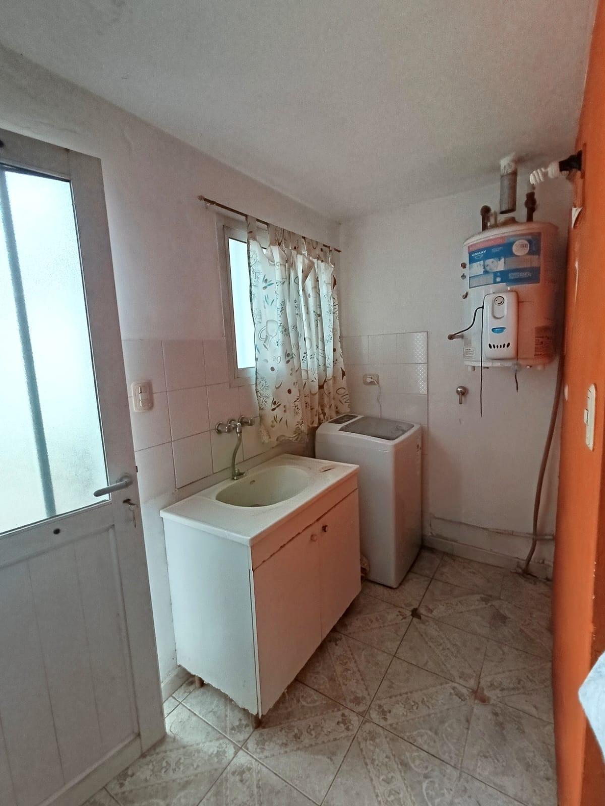 SE VENDE CASA EN ARROYITO