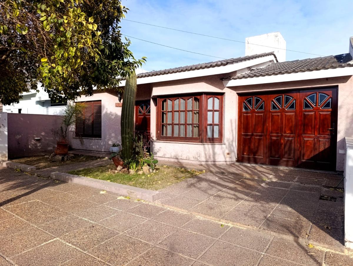SE VENDE CASA EN ARROYITO