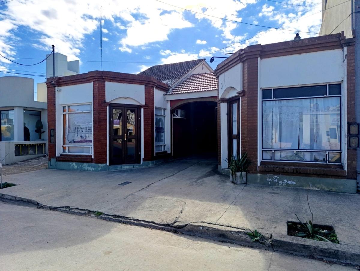 SE VENDE 2 LOCALES COMERCIALES Y 2 DEPARTAMENTOS EN ARROYITO (ZONA CENTRO)