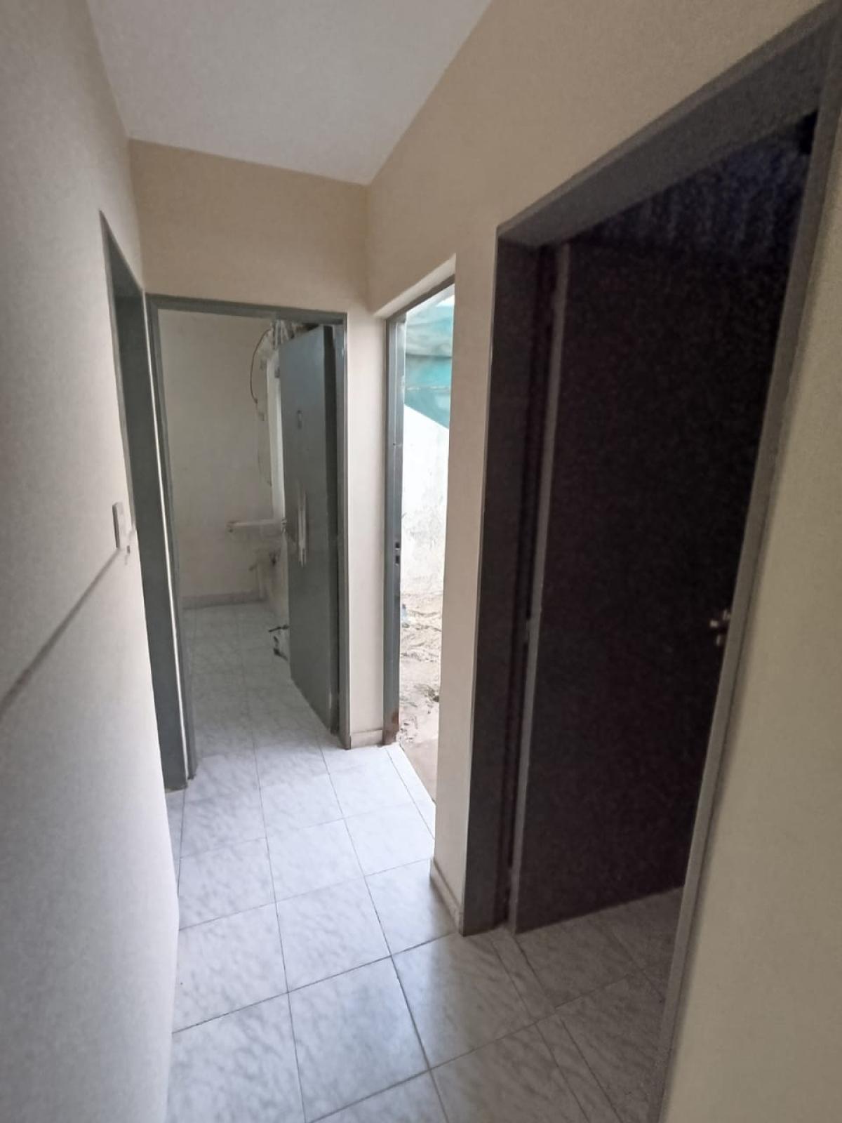 SE VENDE 2 LOCALES COMERCIALES Y 2 DEPARTAMENTOS EN ARROYITO (ZONA CENTRO)