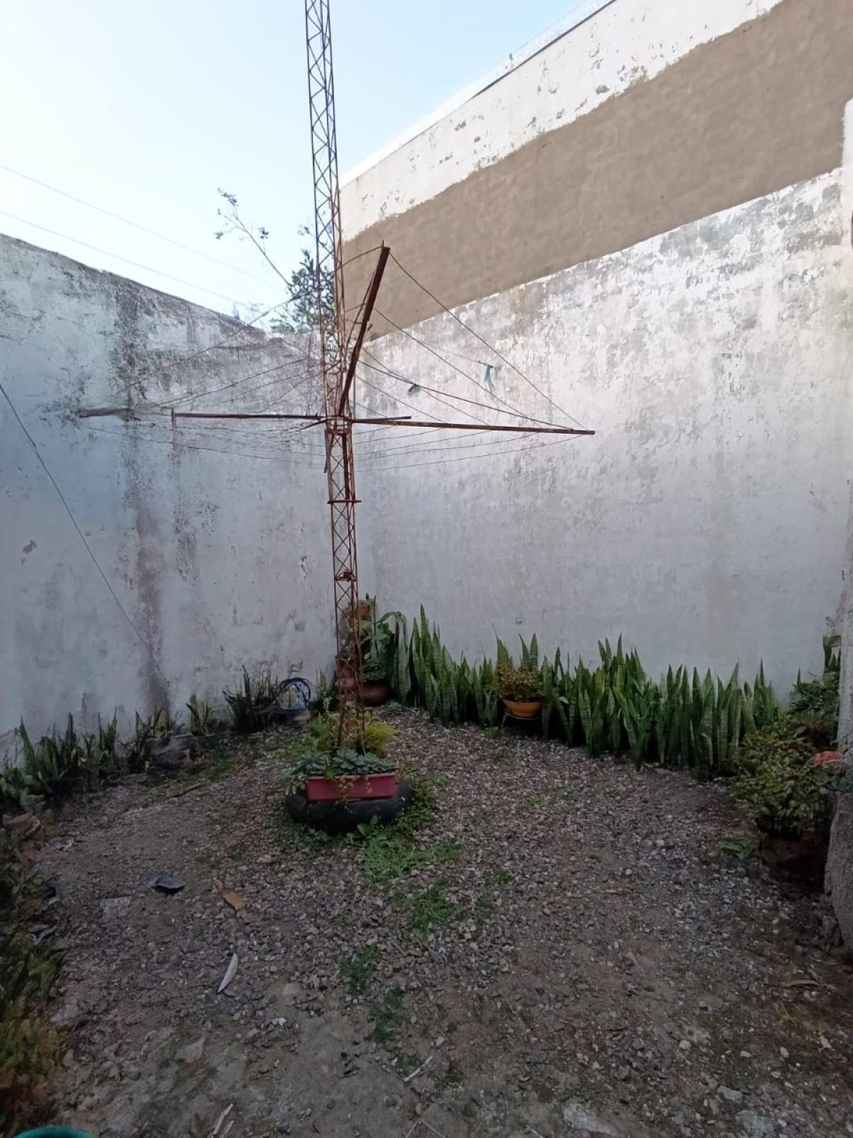 SE VENDE 2 LOCALES COMERCIALES Y 2 DEPARTAMENTOS EN ARROYITO (ZONA CENTRO)