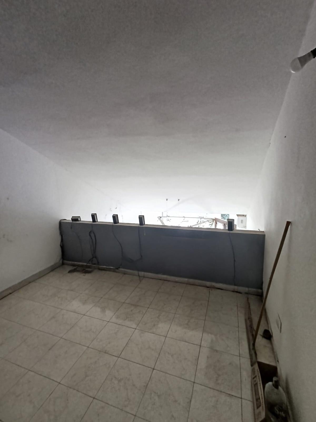 SE VENDE 2 LOCALES COMERCIALES Y 2 DEPARTAMENTOS EN ARROYITO (ZONA CENTRO)