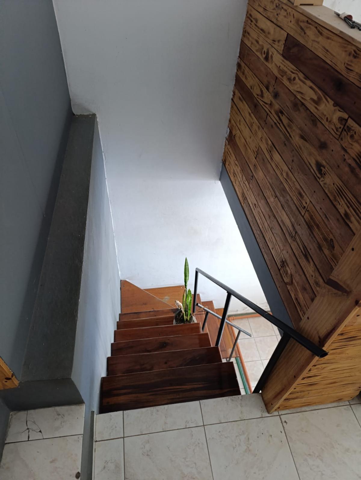 SE VENDE 2 LOCALES COMERCIALES Y 2 DEPARTAMENTOS EN ARROYITO (ZONA CENTRO)