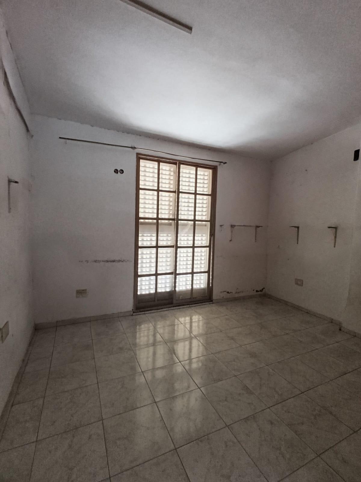 SE VENDE 2 LOCALES COMERCIALES Y 2 DEPARTAMENTOS EN ARROYITO (ZONA CENTRO)