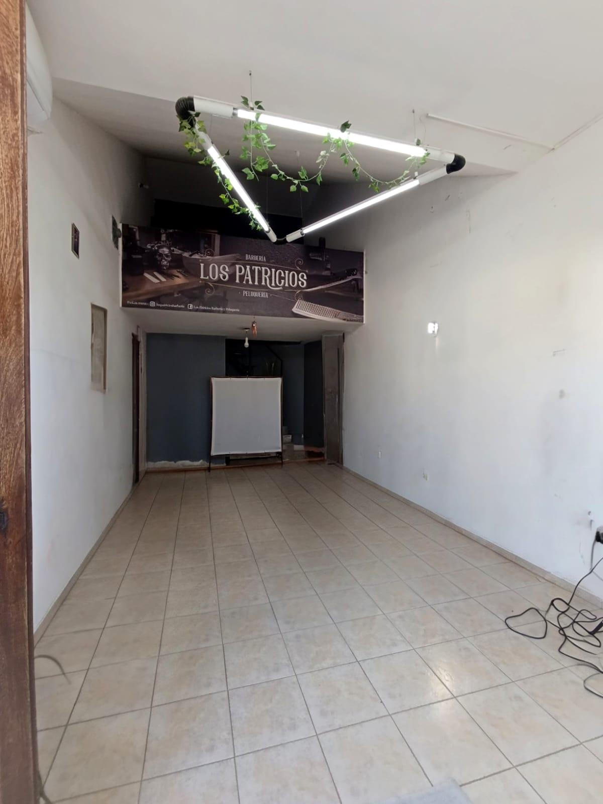 SE VENDE 2 LOCALES COMERCIALES Y 2 DEPARTAMENTOS EN ARROYITO (ZONA CENTRO)