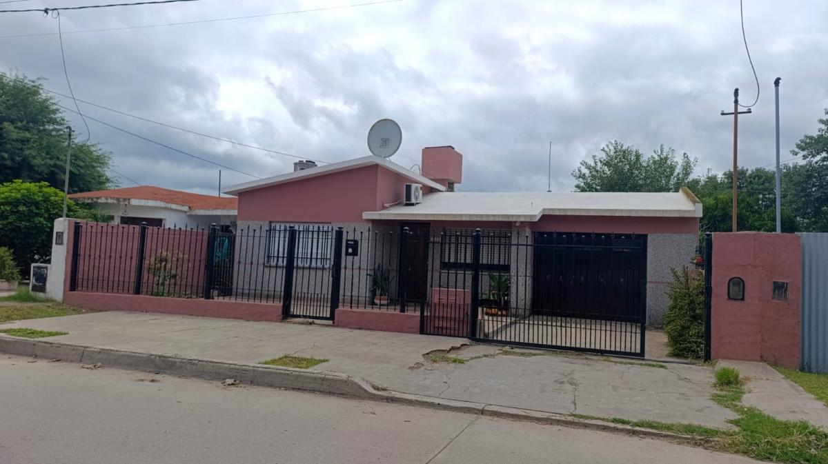 SE VENDE CASA EN ARROYITO