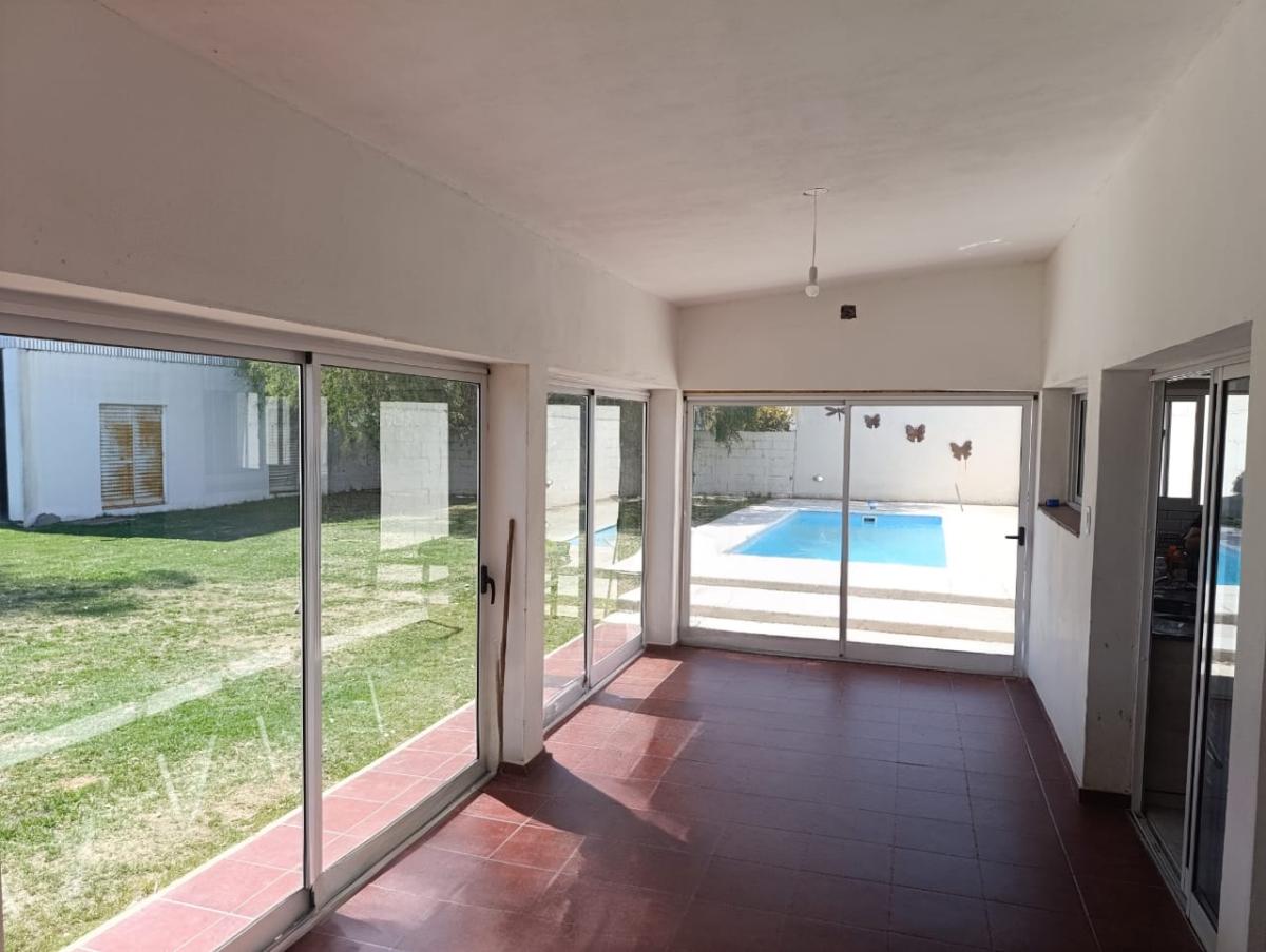 SE VENDE CASA EN ARROYITO