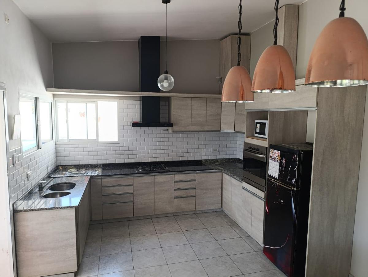 SE VENDE CASA EN ARROYITO