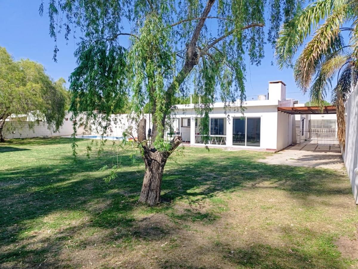 SE VENDE CASA EN ARROYITO