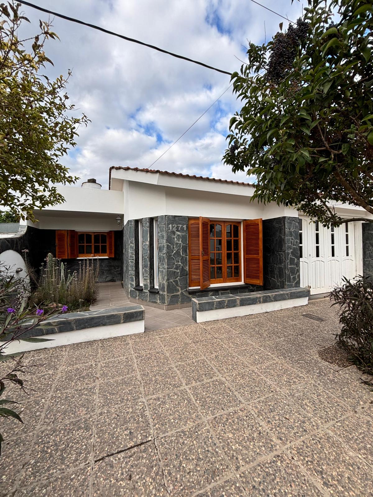SE VENDE CASA EN ARROYITO