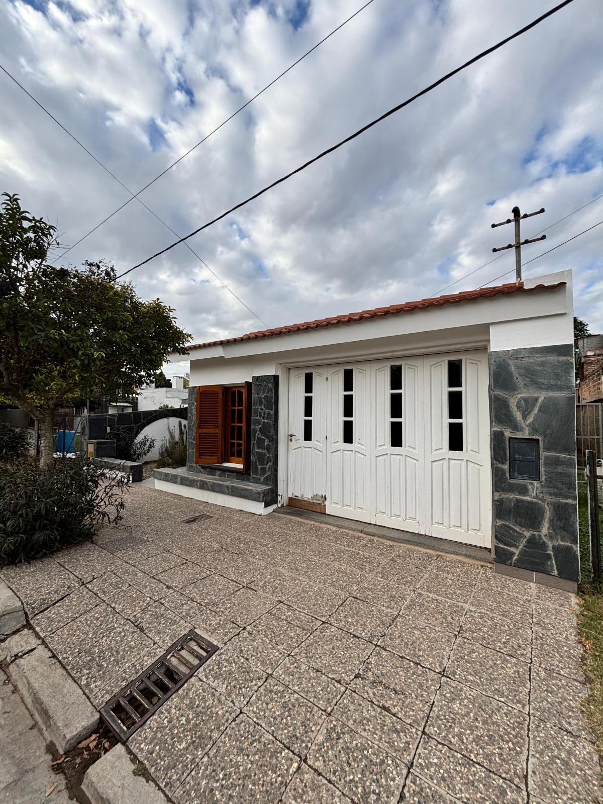 SE VENDE CASA EN ARROYITO