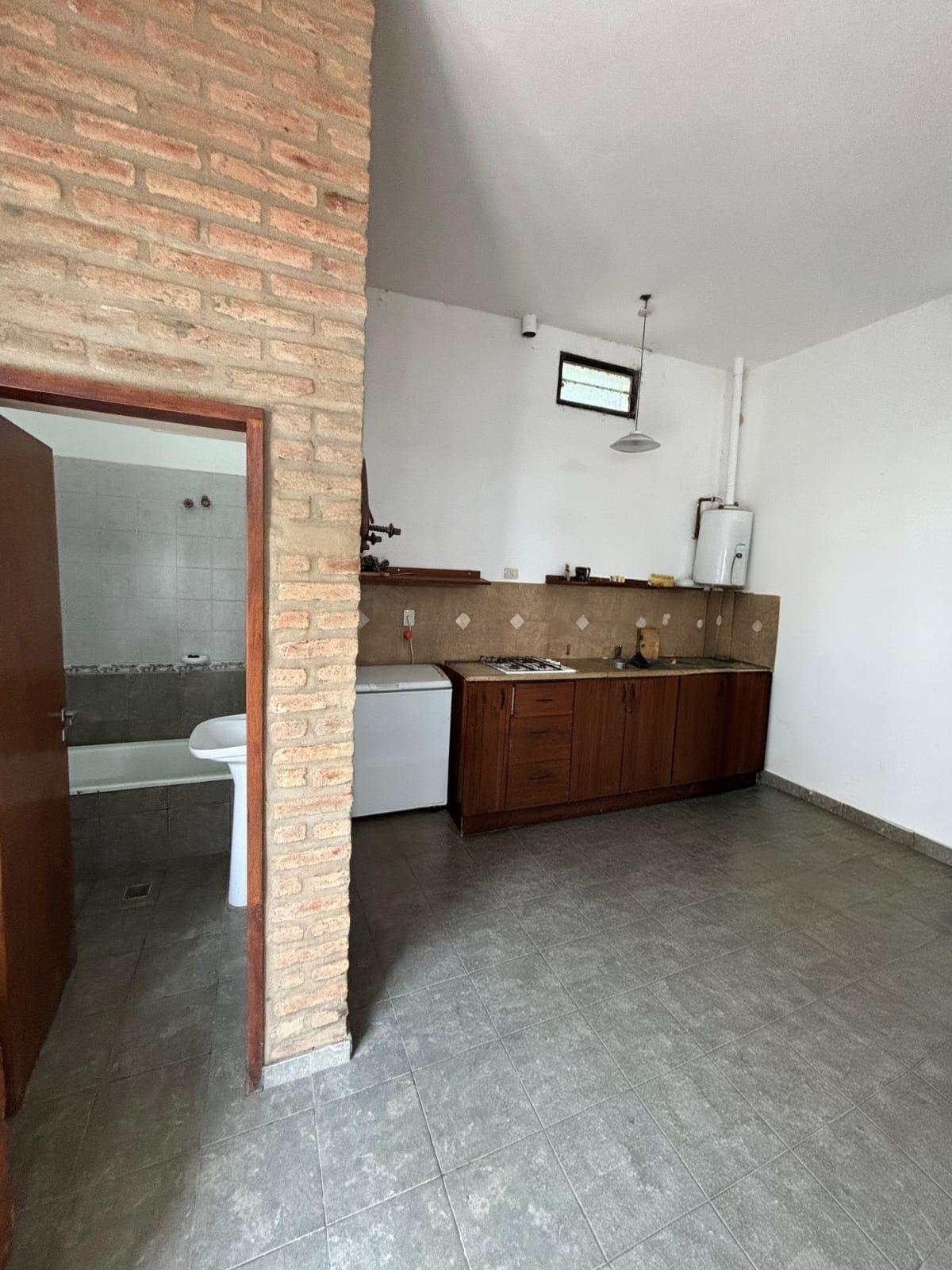 SE VENDE CASA EN ARROYITO