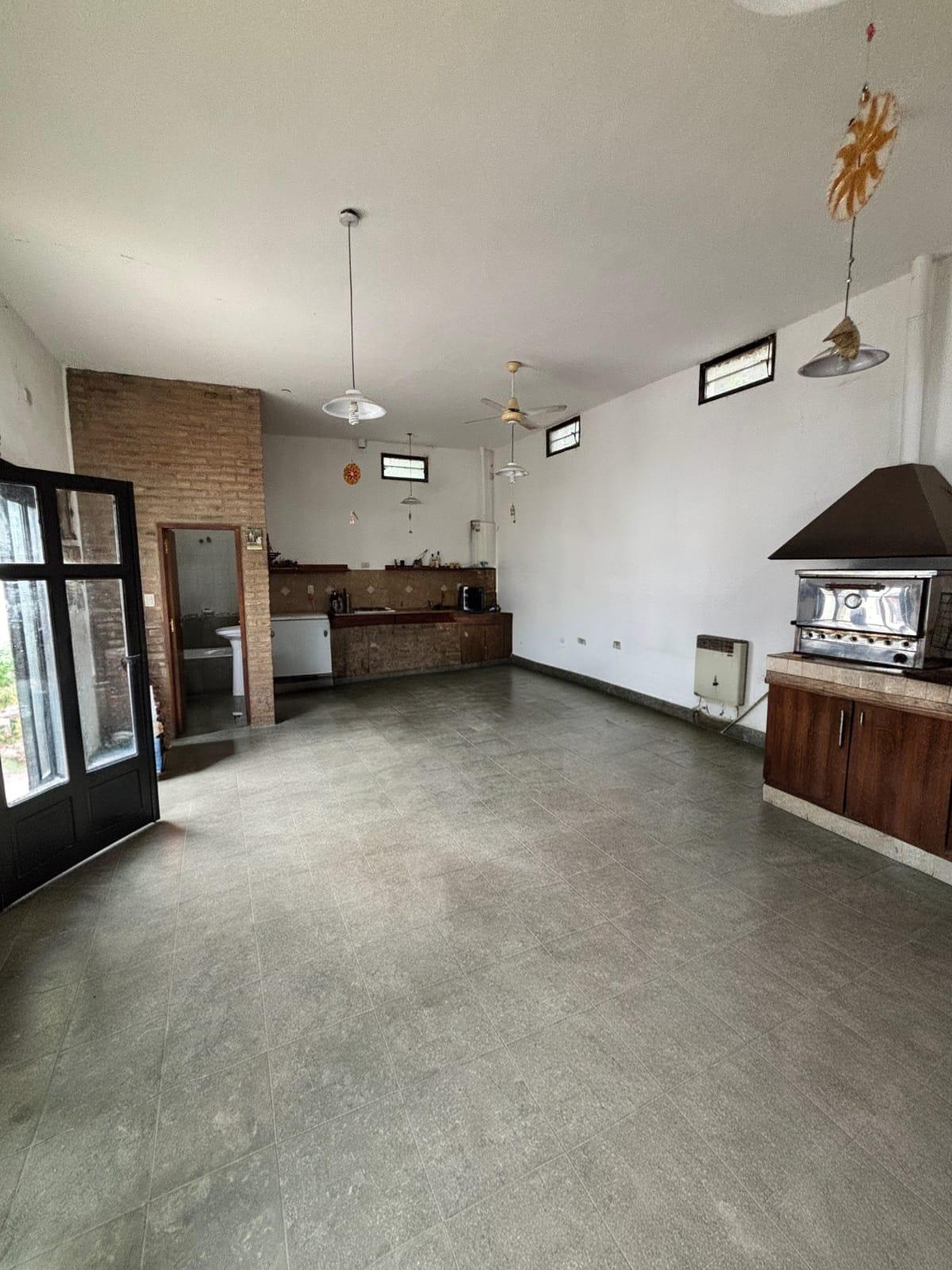 SE VENDE CASA EN ARROYITO