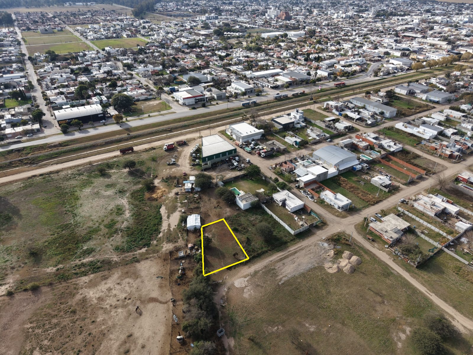 SE VENDE TERRENO ZONA SUR ARROYITO A METROS DE LA RUTA