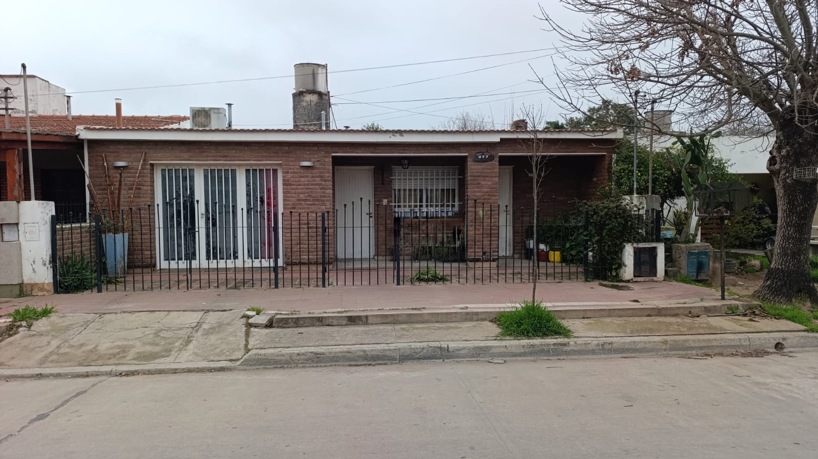 SE VENDE CASA EN ARROYITO