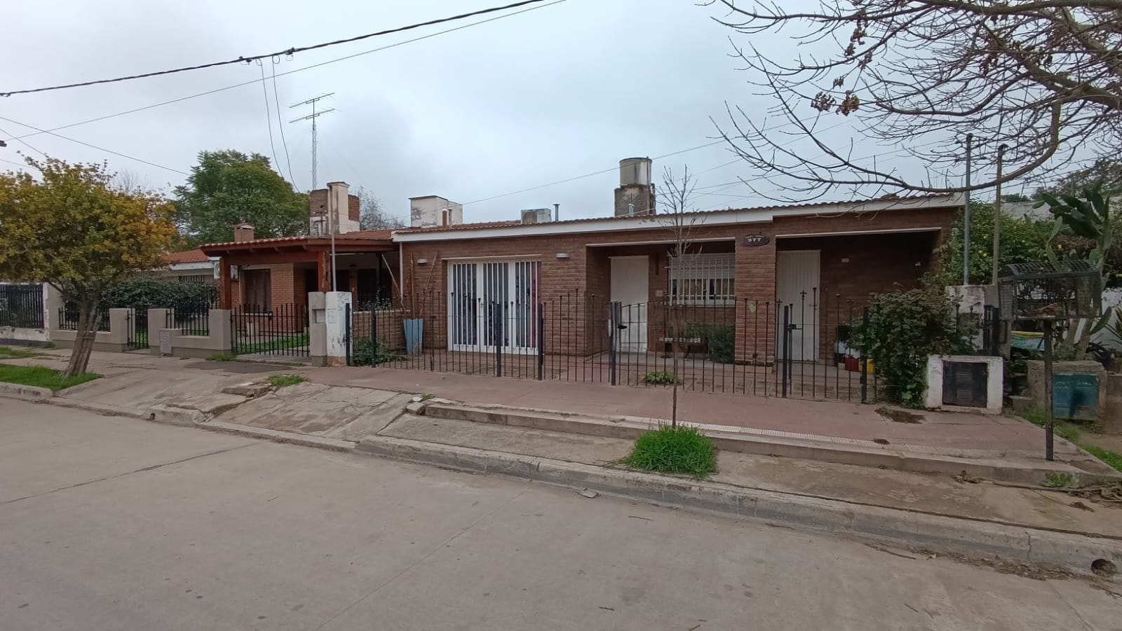 SE VENDE CASA EN ARROYITO