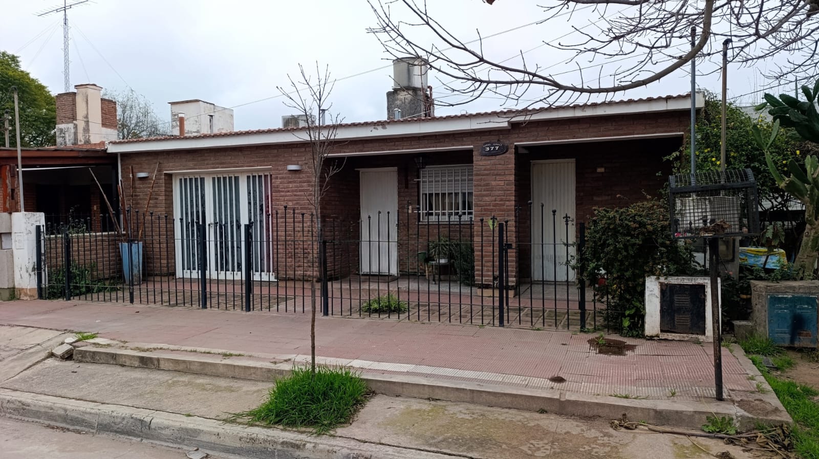 SE VENDE CASA EN ARROYITO