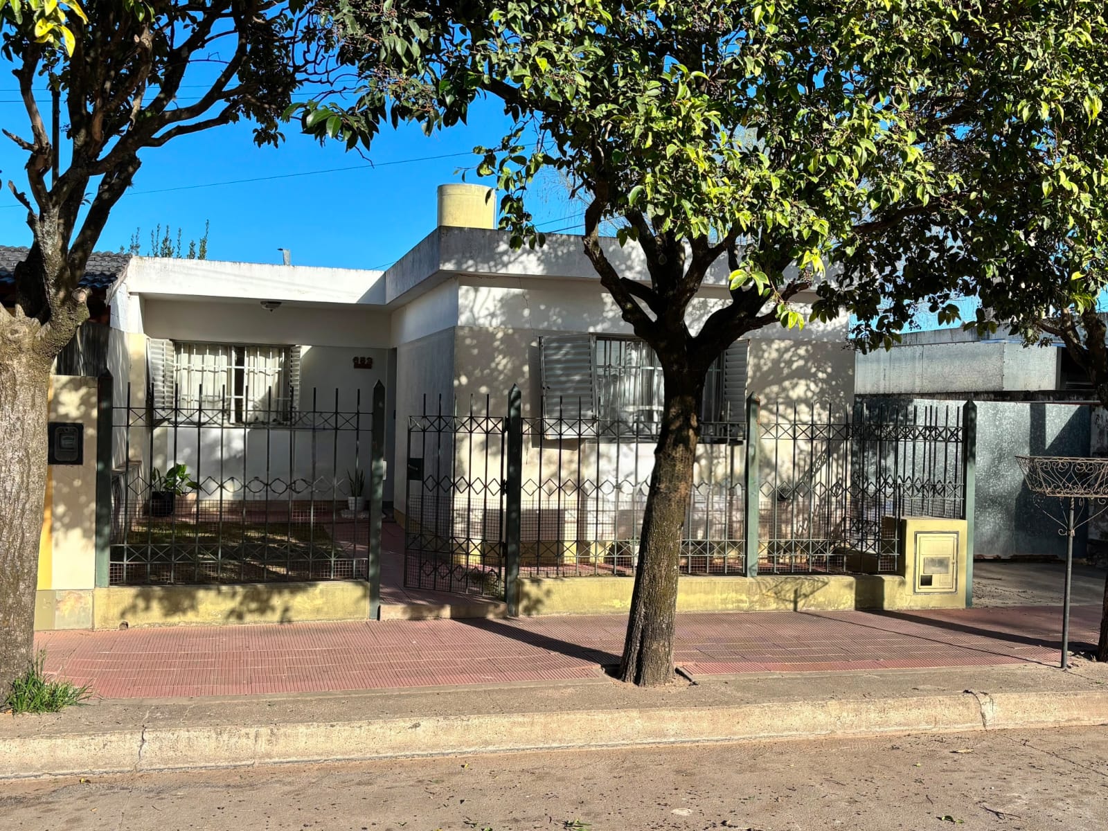 SE VENDE CASA EN ARROYITO