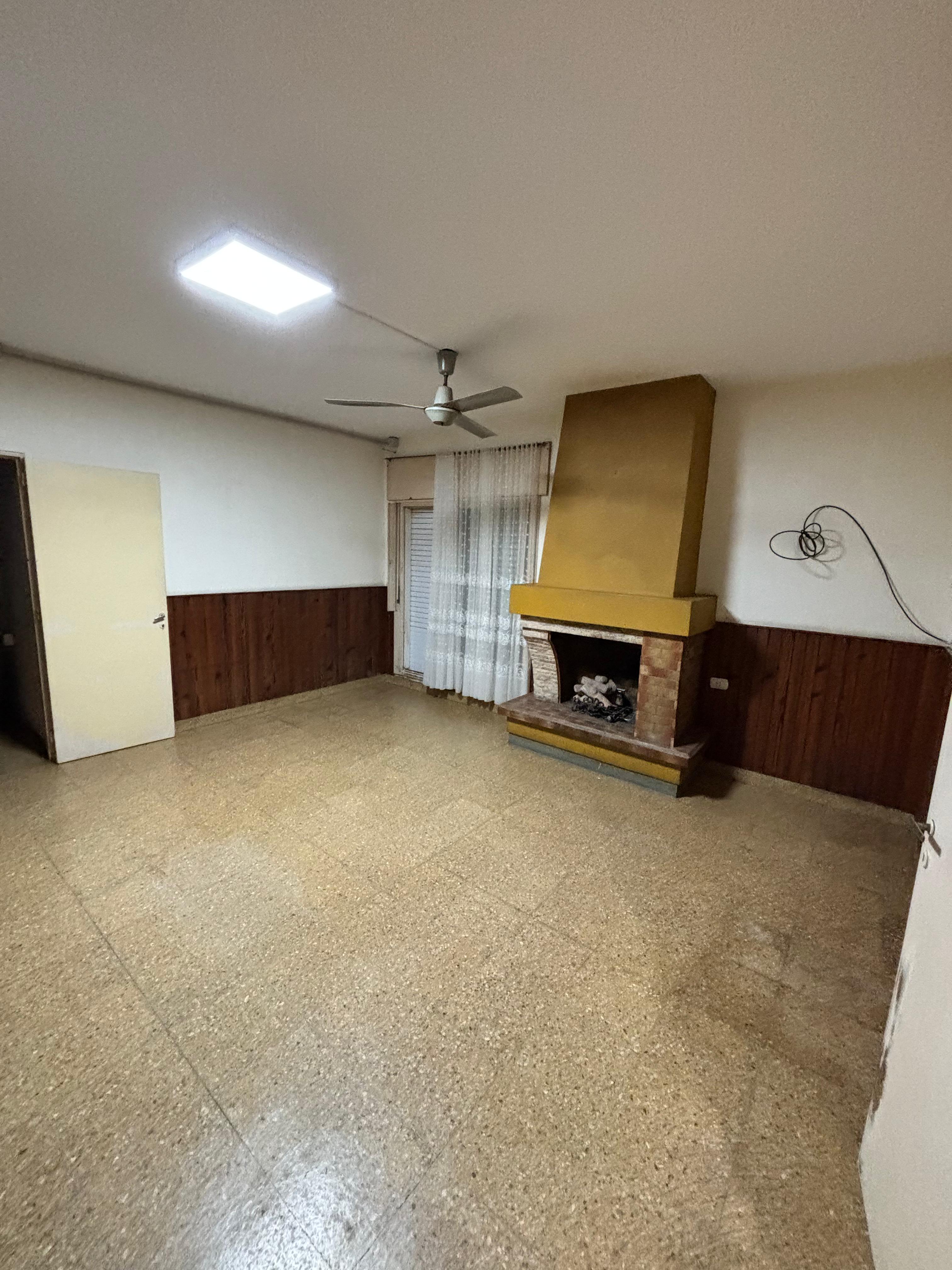 SE VENDE CASA EN ARROYITO (ZONA CENTRO)