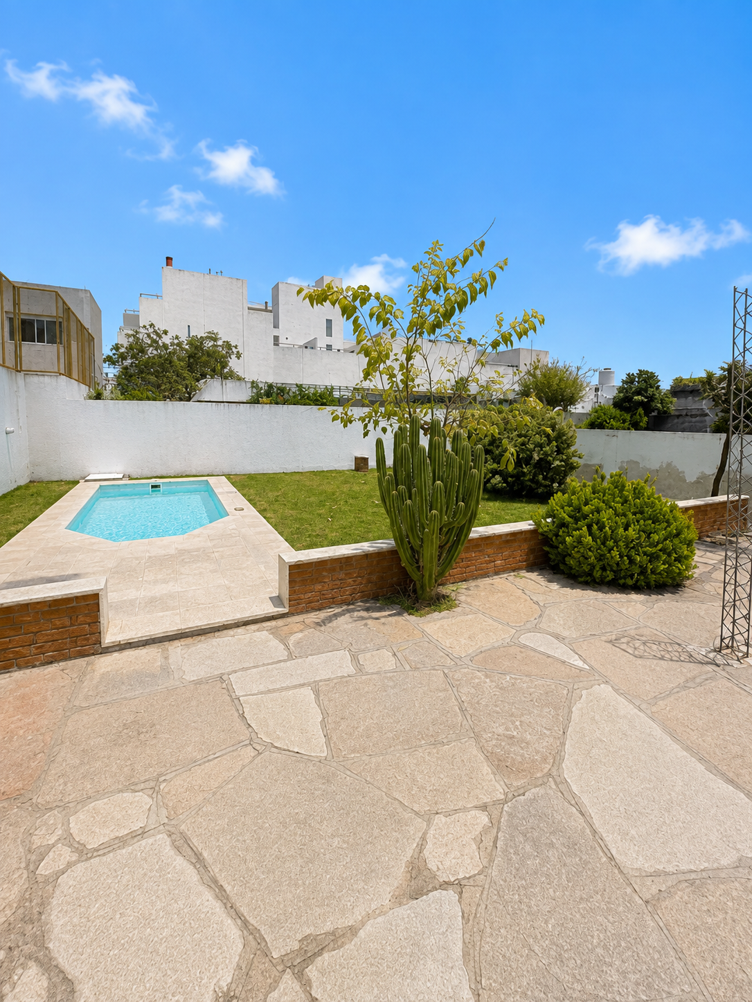 SE VENDE CASA EN ARROYITO (ZONA CENTRO)