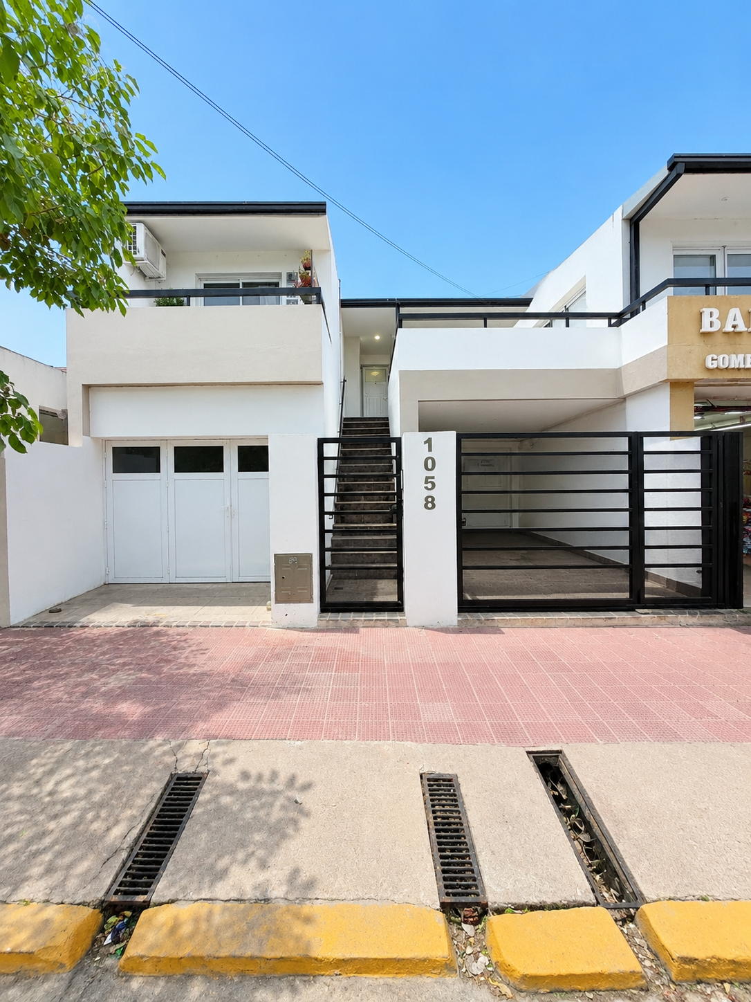 SE VENDE CASA EN ARROYITO (ZONA CENTRO)