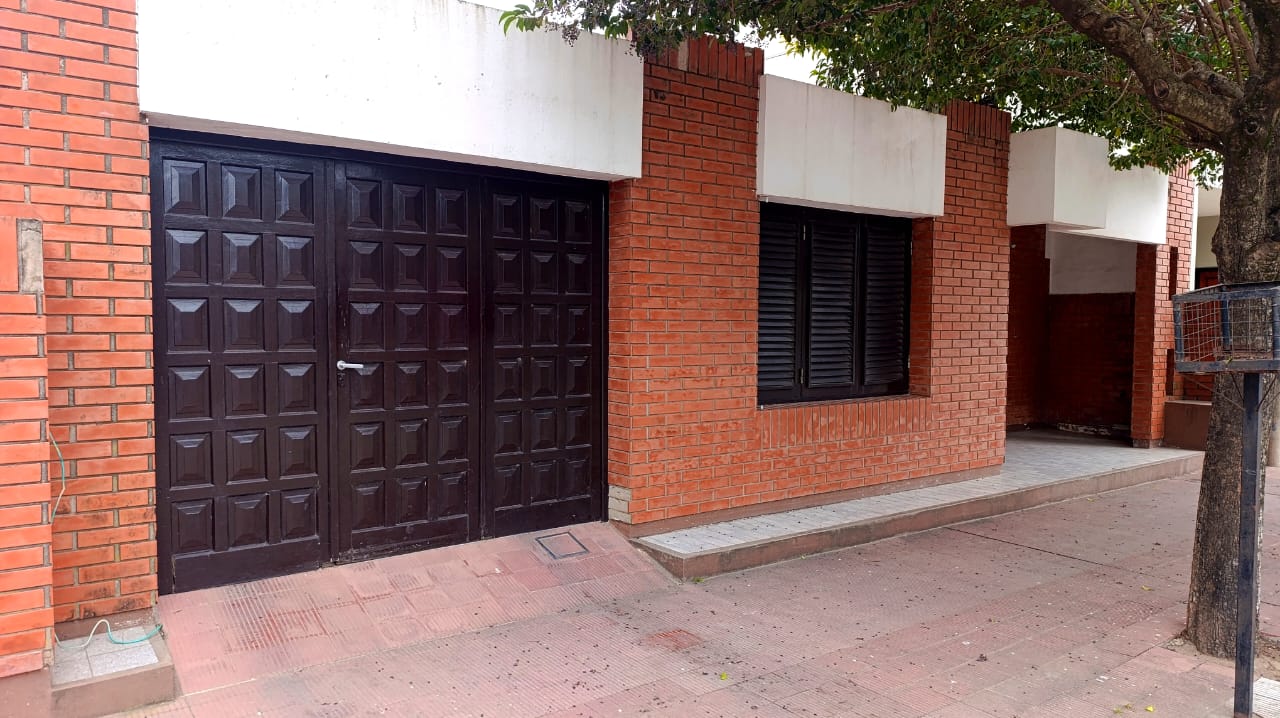 SE VENDE CASA EN ARROYITO