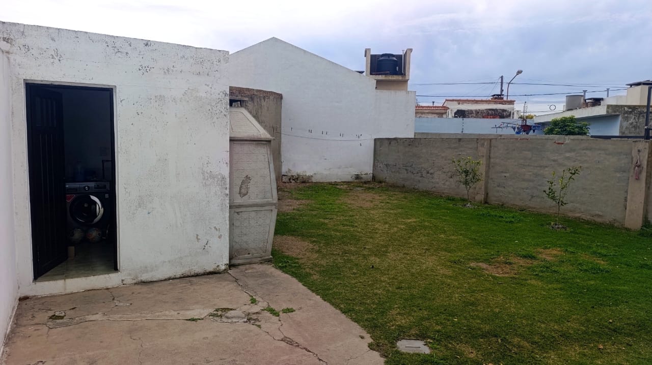 SE VENDE CASA EN ARROYITO