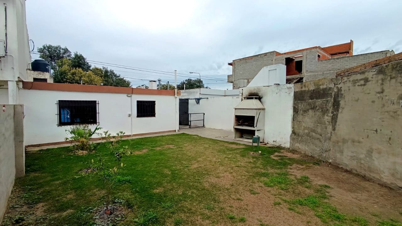SE VENDE CASA EN ARROYITO