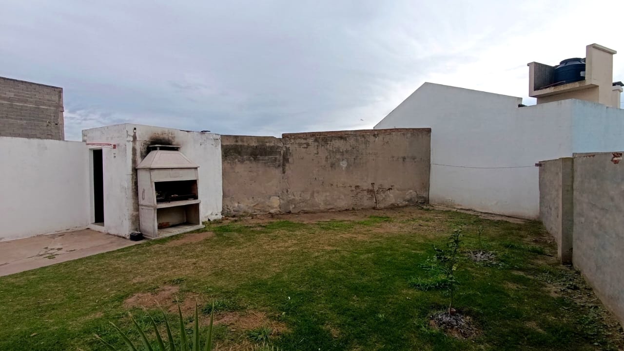 SE VENDE CASA EN ARROYITO